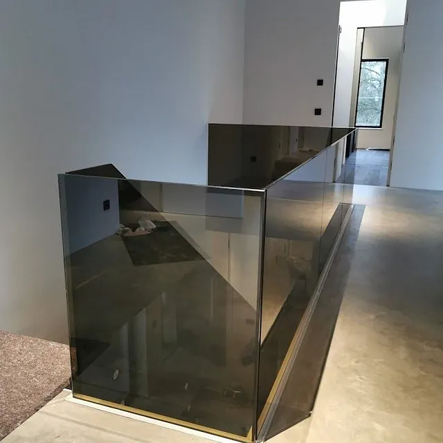 Galerie Treppenverglasung 01